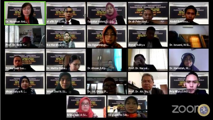 RIZA FIKRIANA RAIH GELAR DOKTOR DENGAN PREDIKAT CUM LAUDE DI UNIVERSITAS AIRLANGGA (2)